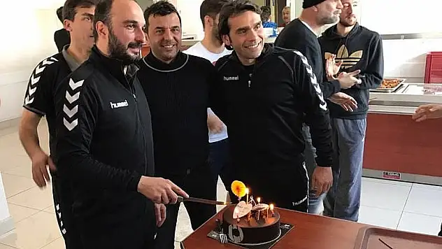 İsmail Hoca'ya sürpriz kutlama