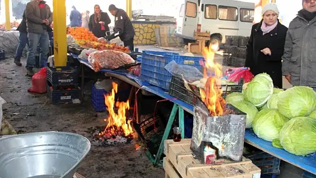 Seydişehir'de pazarcıların soğukla mücadelesi