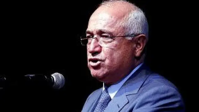 Pavey pantolonla gelebilir