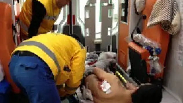 Otobüste yan bakma kavgası: 3 yaralı