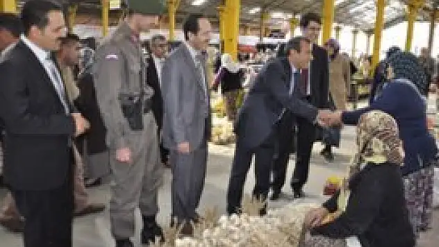 Kaymakam Sonel pazar esnafıyla bir araya geldi