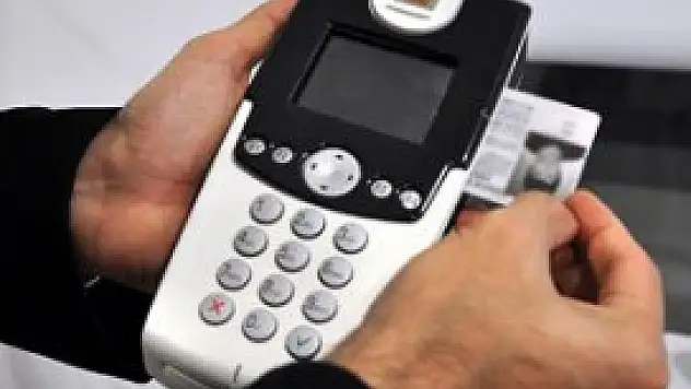 Yeni kimlik kartlarıyla sürücü belgeleri seneye kullanımda