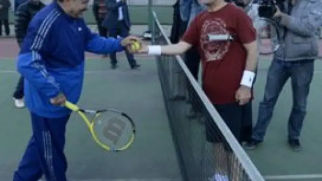 Şimşek ve Eroğlu tenis oynadı