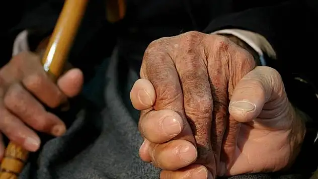 Az yemek yaşlanma sürecini yavaşlatıyor