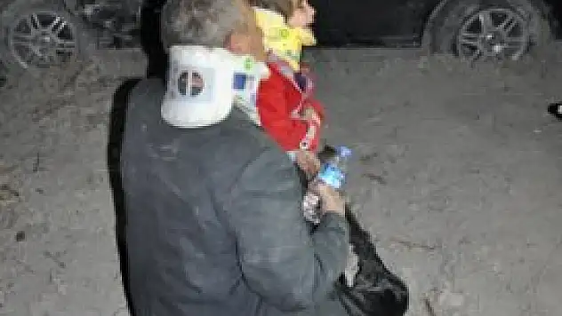 Yaralı anne kızını teselli etmeye çalıştı