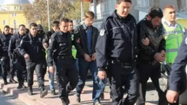 O çete adliyeye sevkedildi!