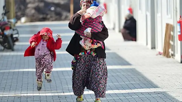 Depremzedeler konteyner kente alışmaya çalışıyor