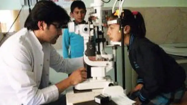 Karapınar'da ilkokul öğrencilerine göz taraması