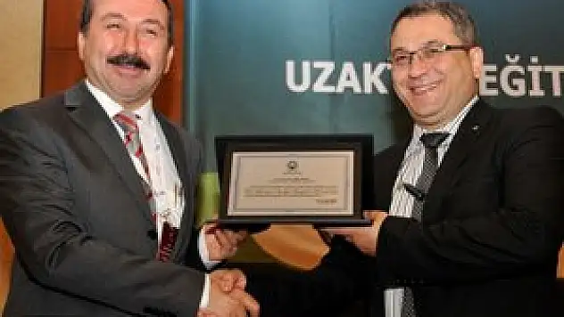 Selçuk'ta uzaktan eğitim sempozyumu