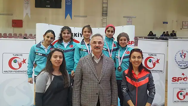Okullar Halter Türkiye Şampiyonasında 10 Madalya
