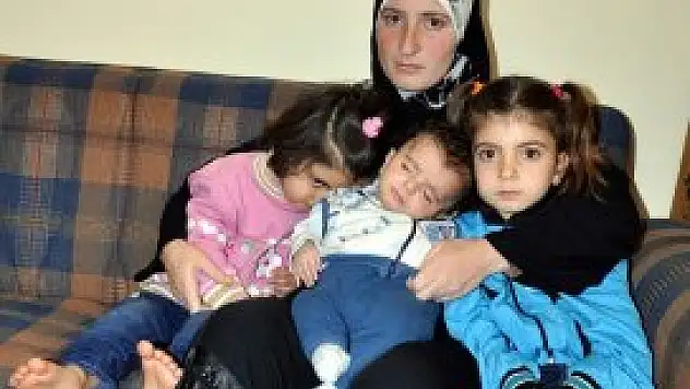 Çocuklar çaresiz, annelerin gözü yaşlı...