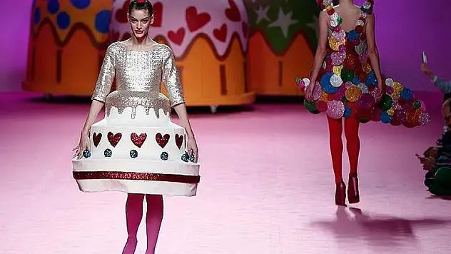 Madrid'de doğum günü temalı defile