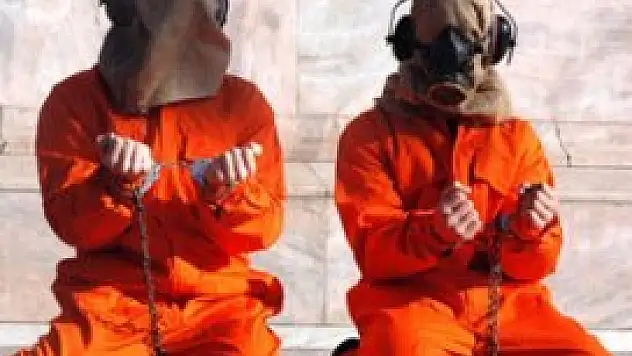 Doktor ve hemşireler işkenceye ortak oluyor