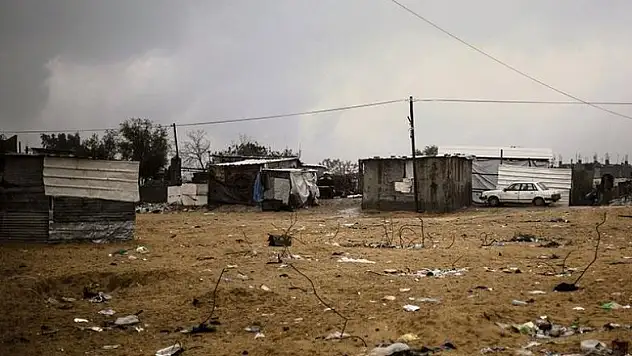 Gazzelilerin küçük teneke evlerdeki zorlu yaşamı
