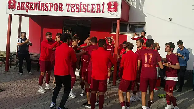 Akşehir'de oyuncular maça çıkmaya ikna oldu