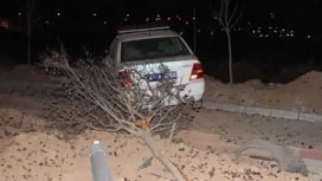 Önce polis, sonra kendisi kaza yaptı!
