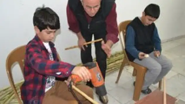 Ney aşkını her yaş ve milletten öğrencilerine aktarıyor