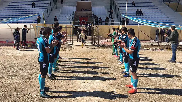 Amatör'de dostluk rüzgârları