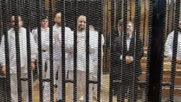 Cezaevindeki ilk gününü Kur'an okuyarak geçirdi