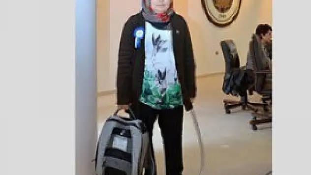 Kalbinin sesini çantasından duymak istemiyor!