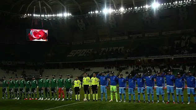 Konyaspor taraftarı, stadın dışında tezahürat yapacak