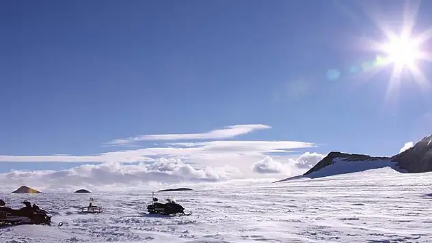 Antarktika'ya üs için ilk ekip yola çıktı