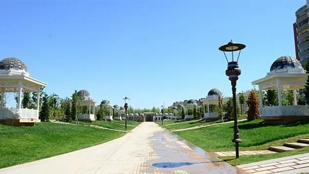 Selçuklu ve Osmanlı mimarisini yaşatan Ecdat Parkı'na ödül