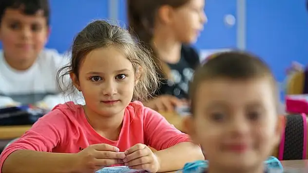 Türk ailelerin yarısı çocuklarının 'paralı' meslek seçmesini istiyor