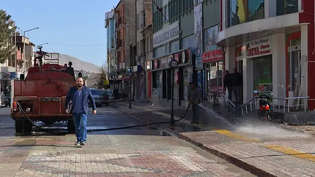 Ilgın'da cade ve kaldırımlarda bahar temizliği