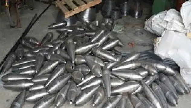 Adana'da bir tır dolusu roket başlığı ele geçirildi