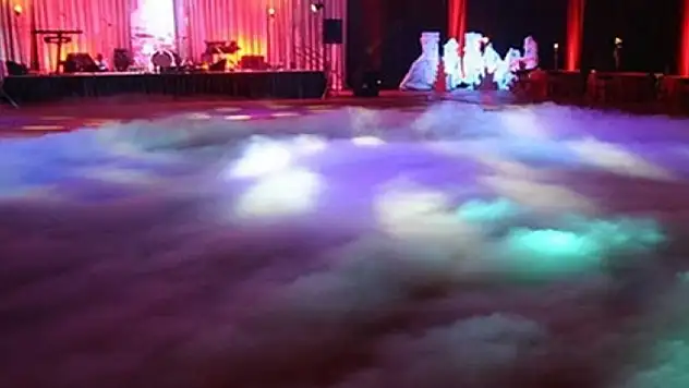 Tiyatro sahnesine verilen sis 6 öğrenciyi zehirledi