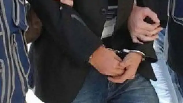 Banka aracını soyan 3 kişiden 2'si yakalandı