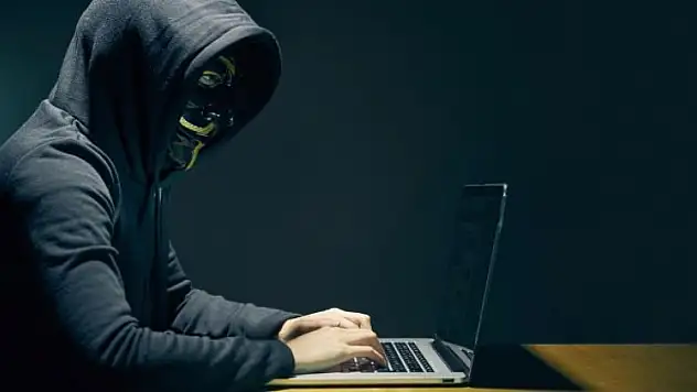 Tek bir kelime yüzünden internet çöktü!