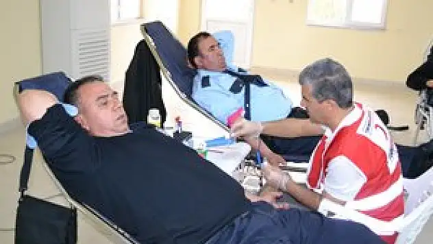 Polis Okulu kan bağışladı