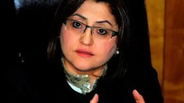 Öğrencilerimizi siyasallaştırıp kutuplaşmanın içerisine koymamalıyız