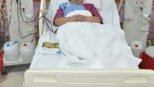 Yakınları gibi kalıtsal böbrek rahatsızlığına direniyor