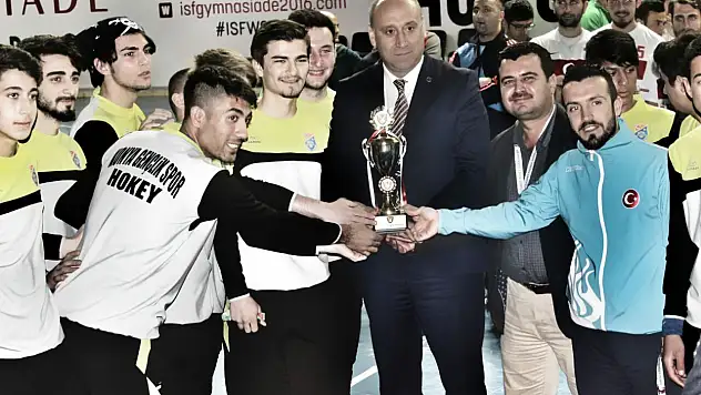 Gençlikspor hokeyde 3. oldu