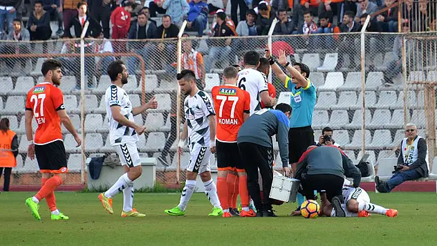 Douglas'ın adalesinde yırtık oluştu. 2 hafta yok!