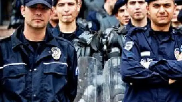 Yüzlerce polisten Meclis'e dilekçe!