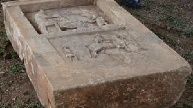 Tarihi mezar taşını jandarmaya satmak istedi