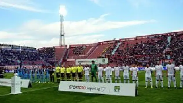 Sahaya atlayan taraftara 1 yıl maçlara girememe cezası