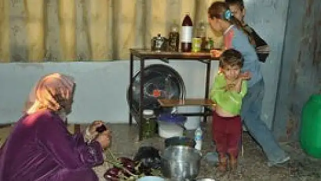 Okul sığınakları, kilimler yatakları oldu