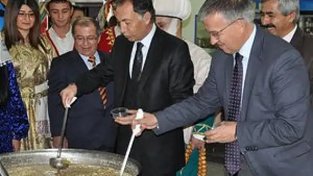 Akşehir YURTKUR'dan aşure