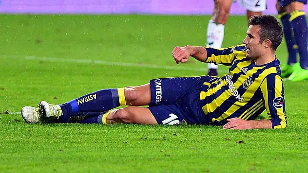 Fenerbahçe 4 sezon sonra evinde 3 gollü yenilgi aldı