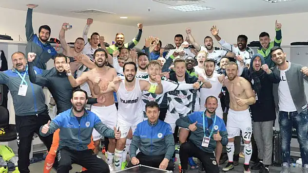 Konyasporlu futbolculardan Kadıköy pozu