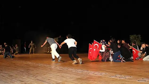 '15 Temmuz Engelsiz Kahramanlar Tiyatrosu' sahnelendi