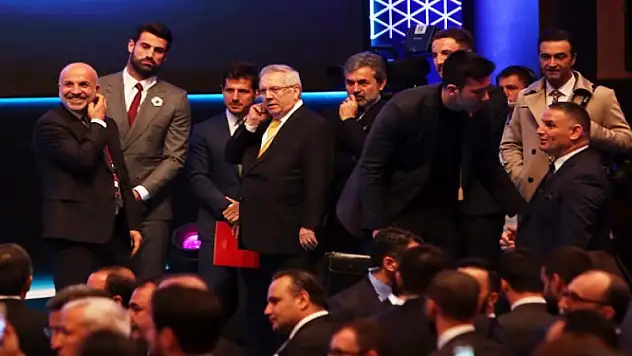 Dev zirveye damga vuran kare! Aykut Kocaman ve Aziz Yıldırım...