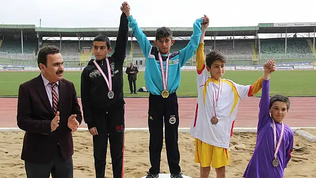 Okullararası yıldızlar atletizm müsabakaları yapıldı