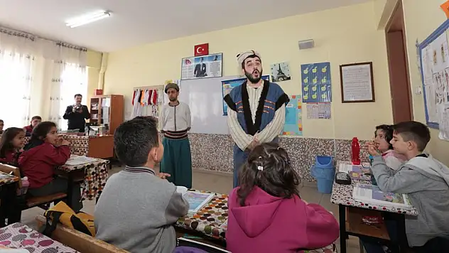 Halkapınar'da 'Vefa' konulu tiyatro oyunu sahnelendi