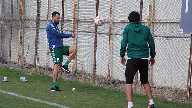 Ragıp, topla çalışmaya başladı